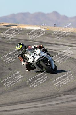 media/Dec-07-2025-CVMA (Sun) [[3e7d2de5dc]]/Race 7-Formula Lightweight Twins Shootout/